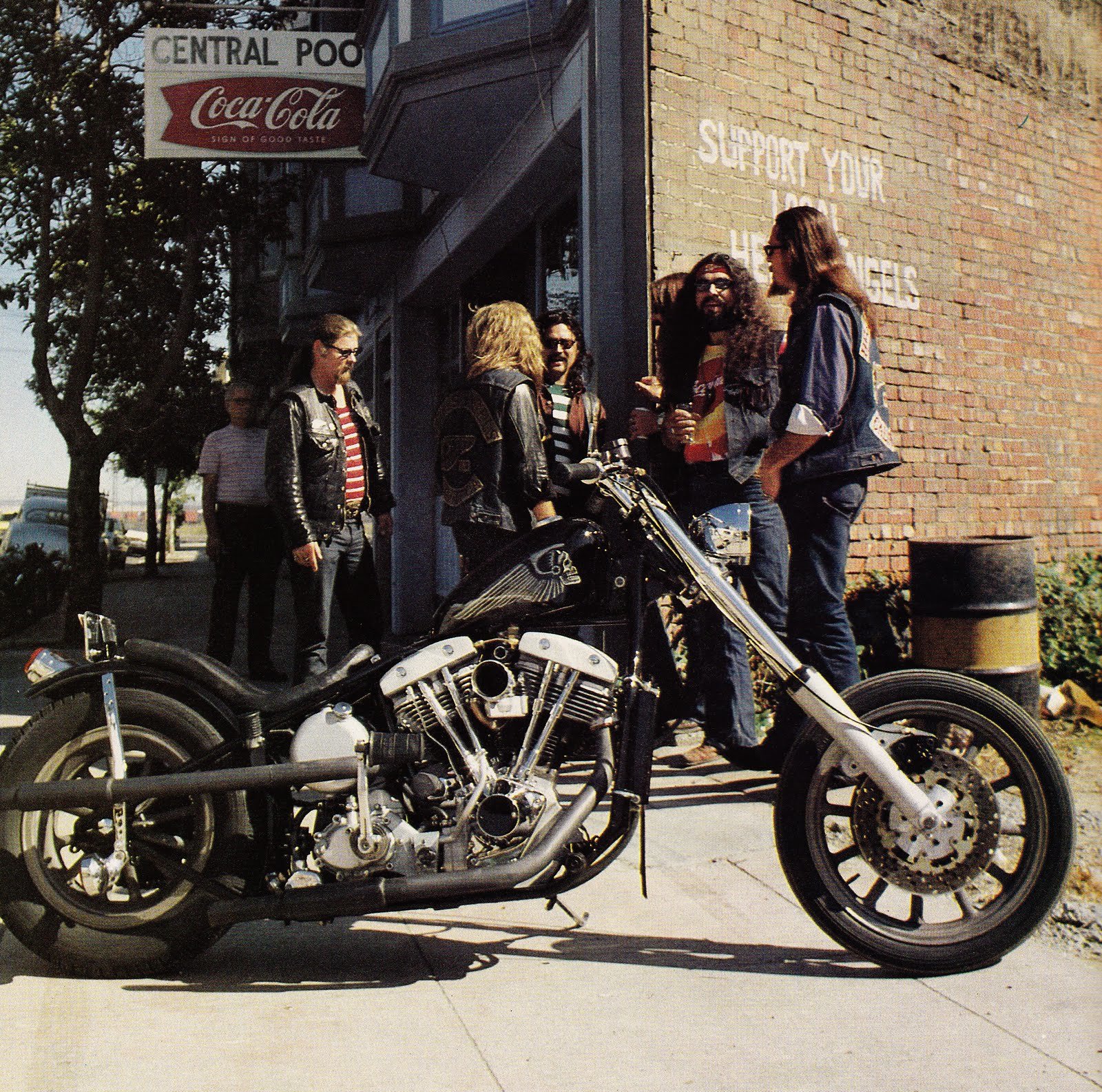 Bike of hell. Харлей Дэвидсон 70-х. Харлей Дэвидсон мотоцикл 1970. Мотоцикл Харлей Дэвидсон 70-х. Харлей Дэвидсон мотоциклы 90 х.